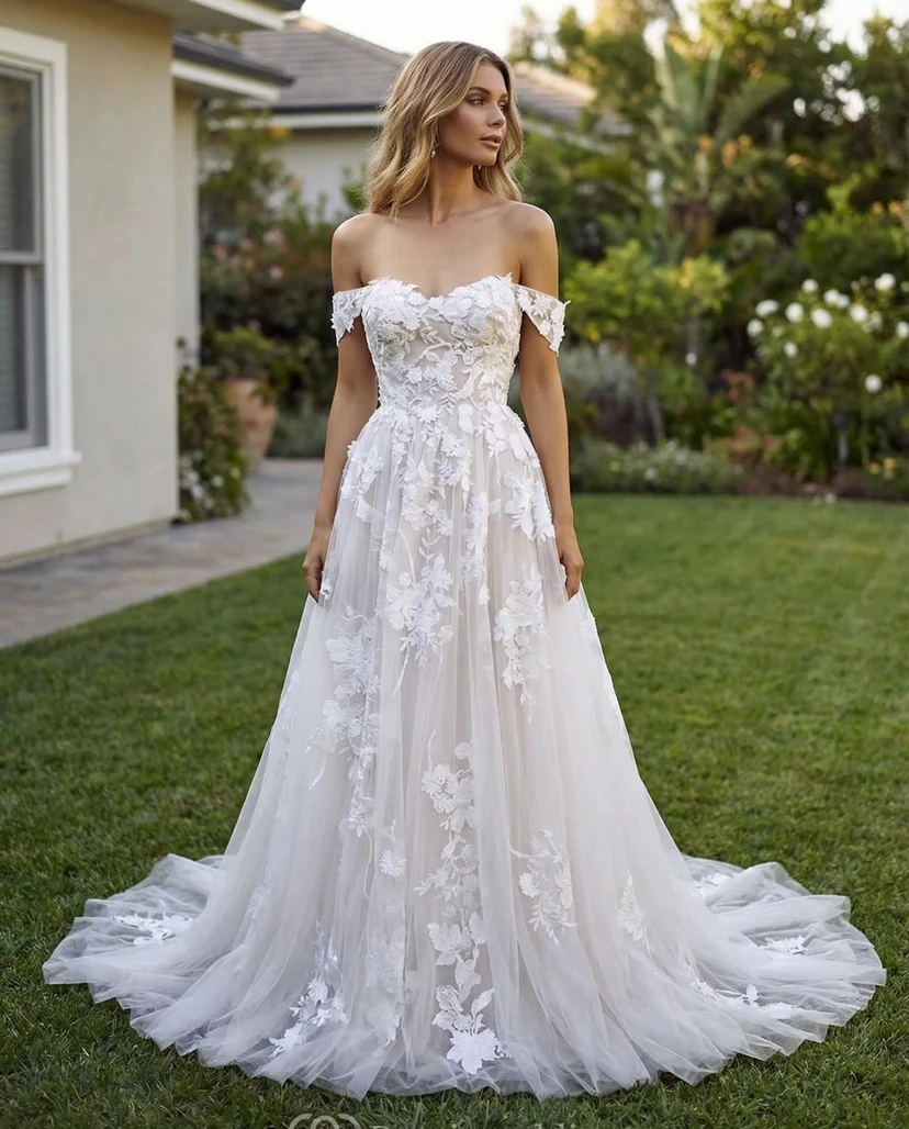 Vestido de novia con hombros descubiertos, apliques de encaje floral y tul, corte en A.