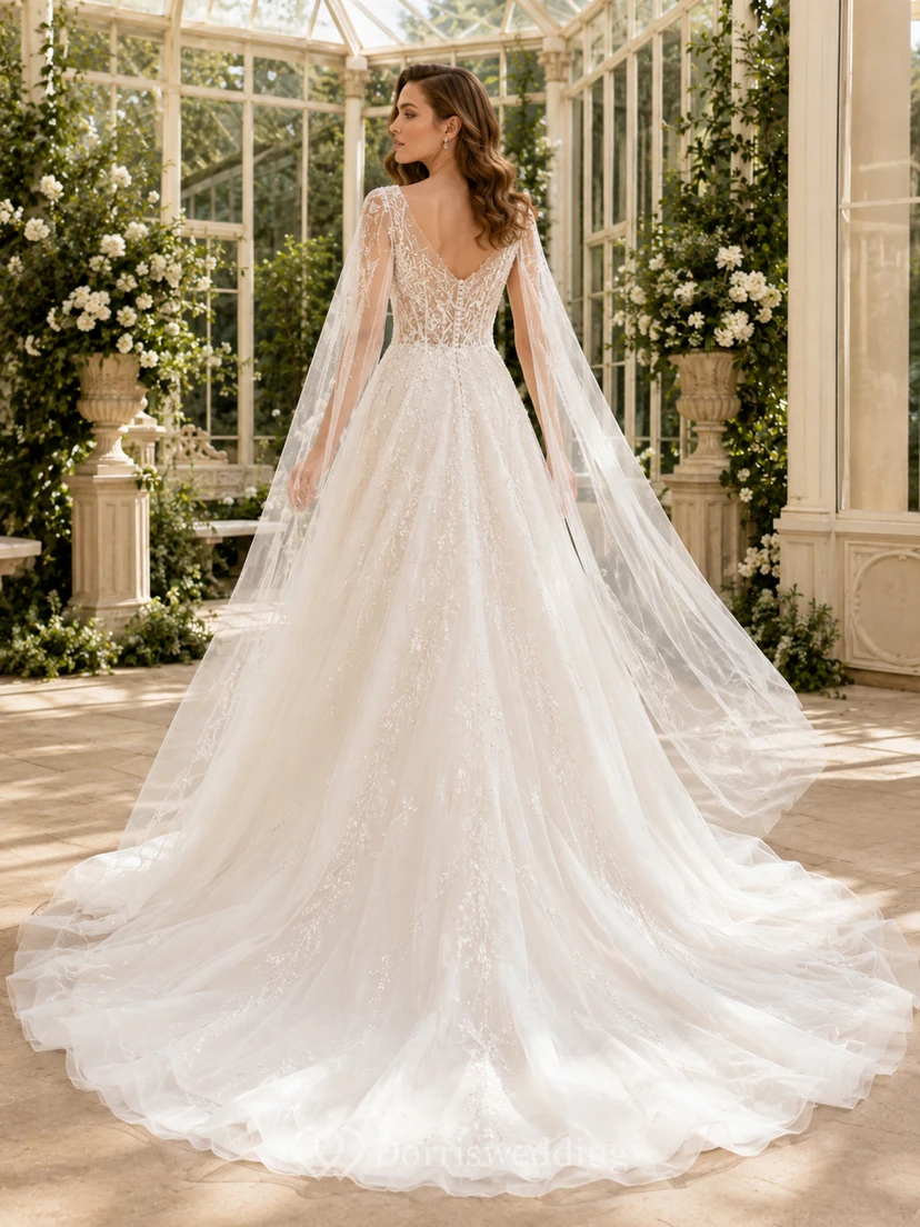 Robe de mariée trapèze en dentelle florale à col en V et traîne cathédrale view 2