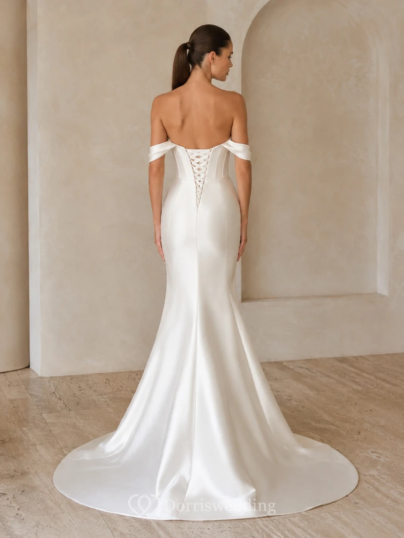 Robe de mariée minimaliste en satin discret, épaules dénudées, manches courtes, fourreau et traîne, idéale pour un mariage à destination. view 2