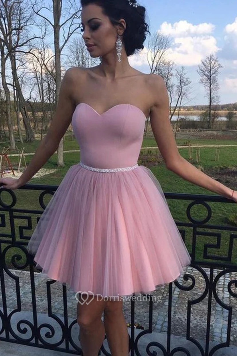 Vestido corto de graduación sin mangas de satén y tul con escote corazón y corte en A