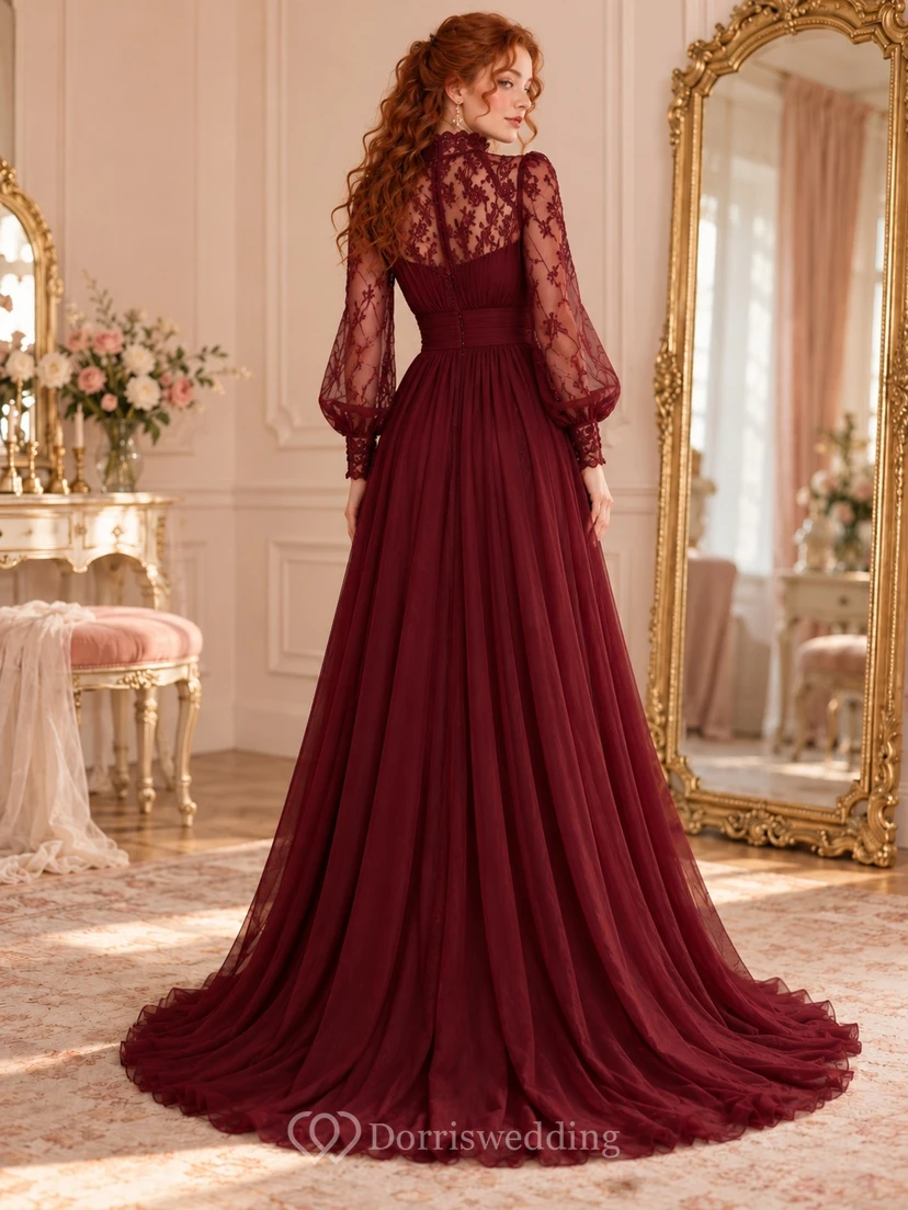 Robe de bal vintage bordeaux en mousseline de soie et dentelle, col montant et manches longues view 2