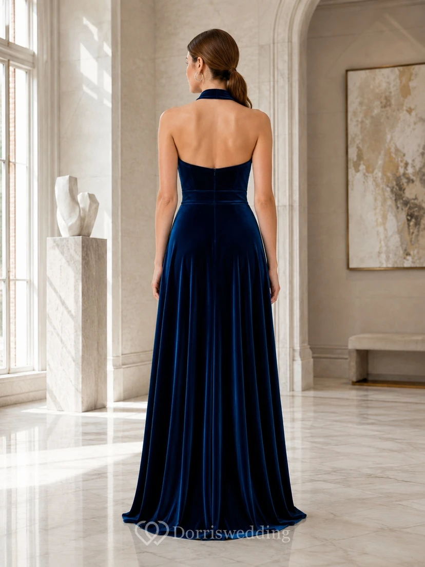 Meerjungfrauen-Tinte-Marineblaues Neckholder-Kleid aus gerafftem Samt mit offenem Rücken und Schlitz, bodenlang view 2