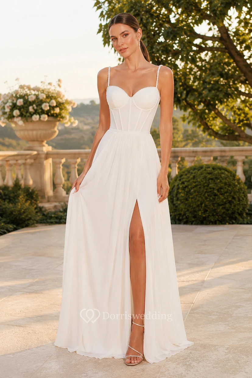 Robe de soirée blanche en mousseline de soie, coupe trapèze, bretelles spaghetti et fente, longueur au sol