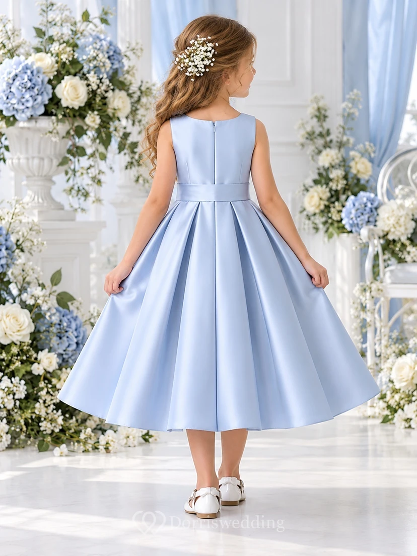 Vestido de niña de flores azul cielo sin mangas con estampado floral y cintura plisada. view 2