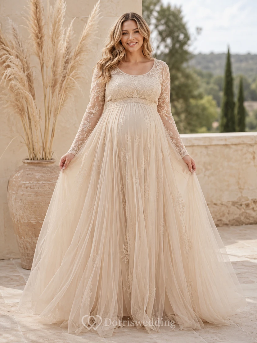 Robe de maternité longue couleur champagne, manches illusion, dentelle florale, tulle, coupe trapèze, longueur au sol