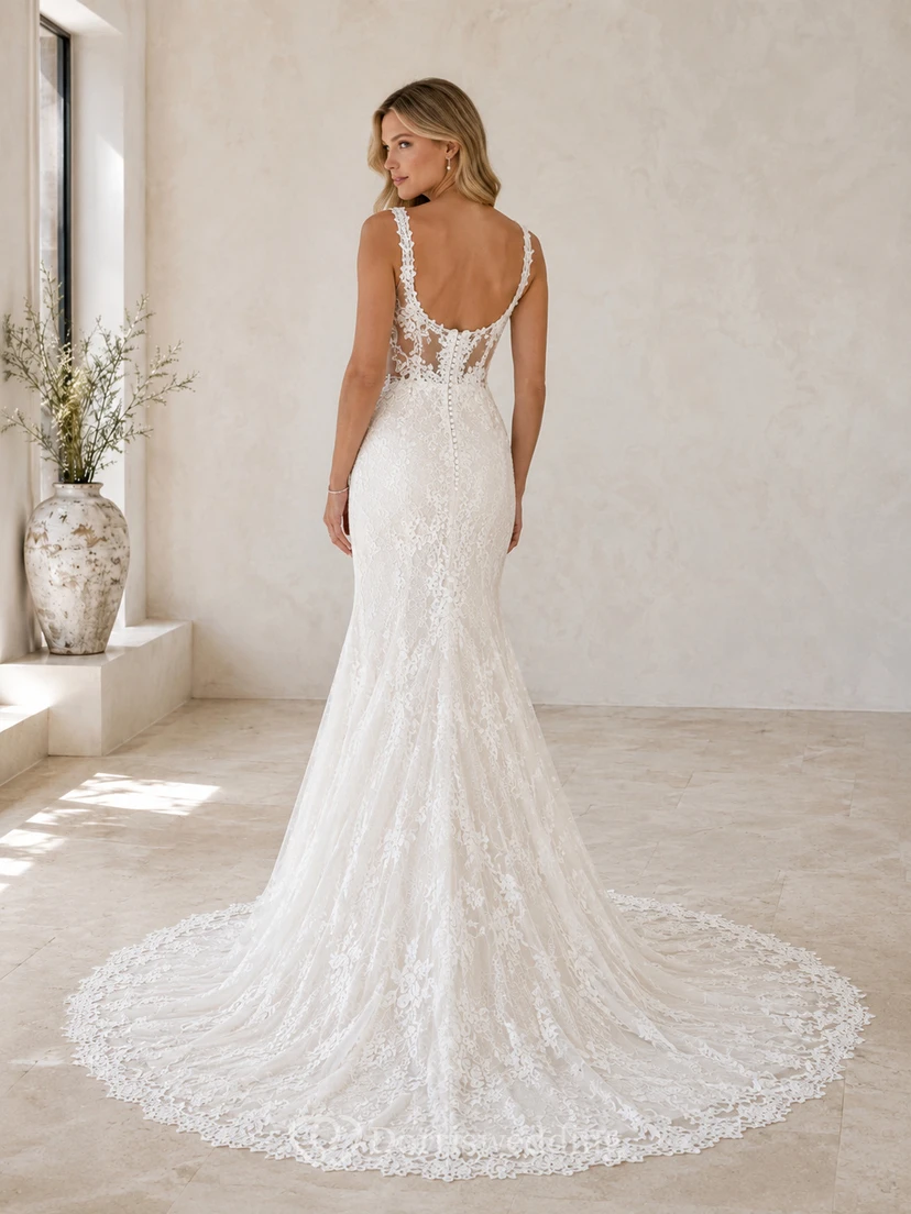 Robe de mariée sirène en dentelle et tulle, bretelles spaghetti et traîne chapelle view 2