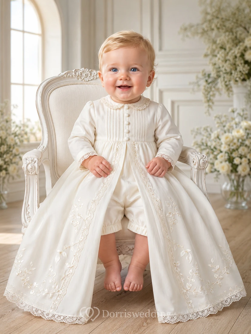 Wandelbares elfenbeinfarbenes Taufkleid aus Spitze mit langen Ärmeln und abnehmbarem Baby-Stramplerrock