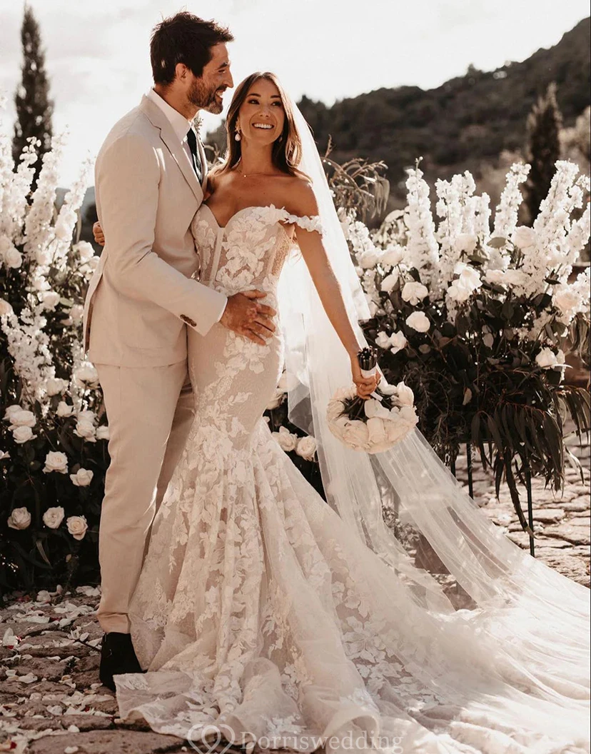 Robe de mariée sirène bustier en dentelle avec appliqués floraux