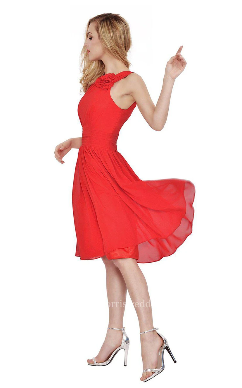 Robe sans manches en mousseline de soie, longueur genou, dos en V view 3