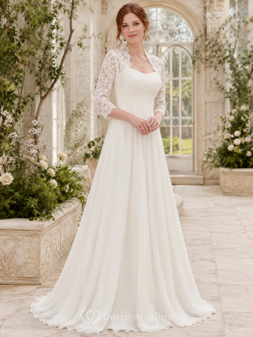 Robe de mariée en mousseline et dentelle, coupe trapèze, col rond, manches longues et traîne.