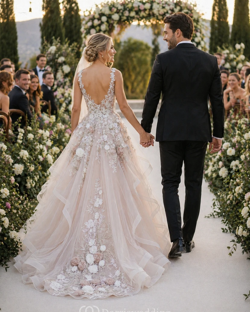 Robe de mariée spectaculaire en tulle à volants view 2