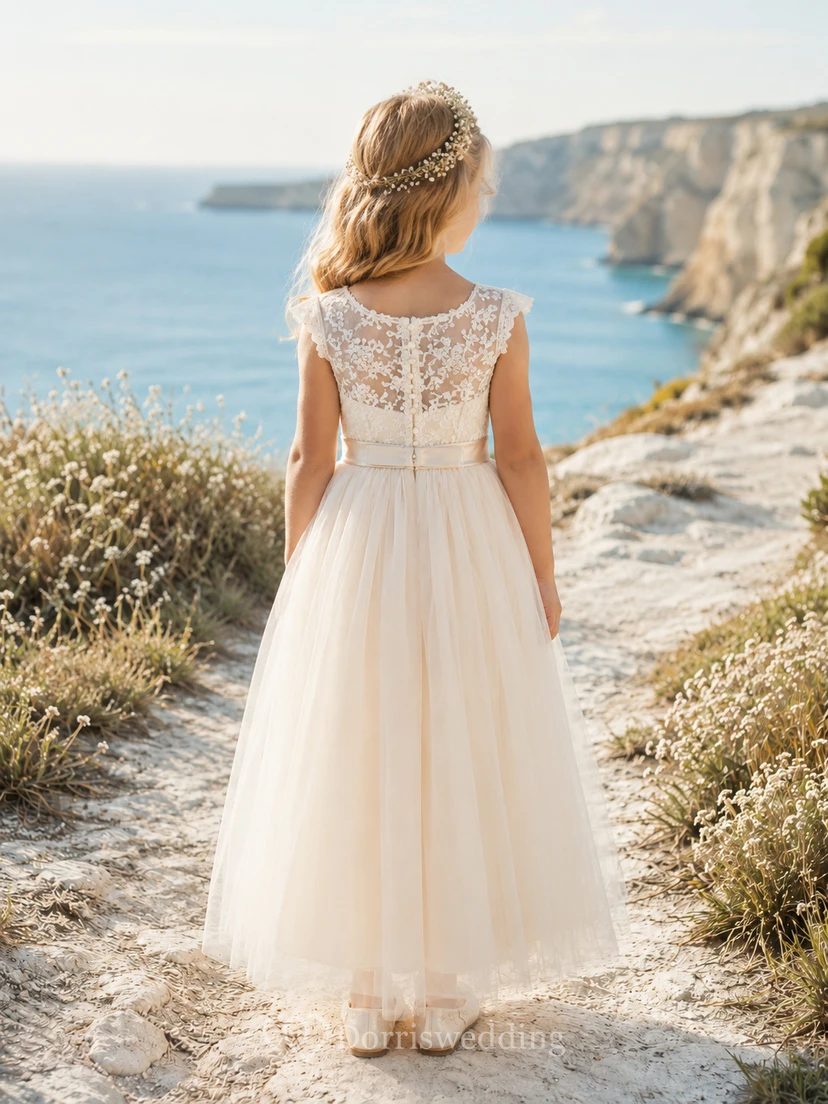 Vestido de novia de corte A para damita de honor, de encaje y tul, largo hasta el suelo, con mangas cortas, estilo costero y corpiño floral. view 2
