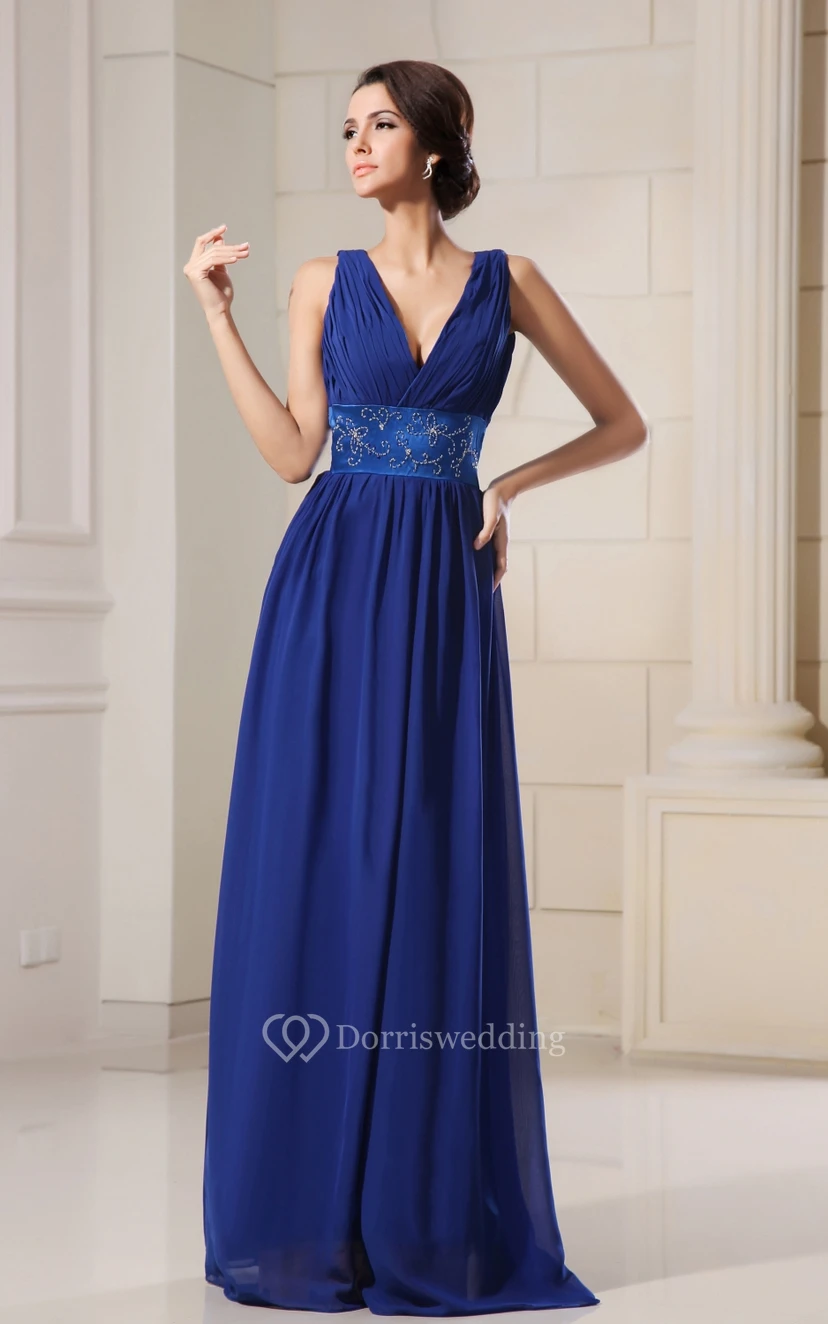Robe de mariée empire en mousseline de soie, élégante, décolleté en V plongeant et taille ornée de perles. view 2