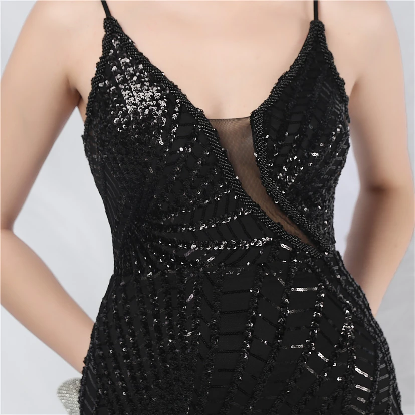 Robe de soirée longue à bretelles en maille transparente ornée de perles et de sequins view 44