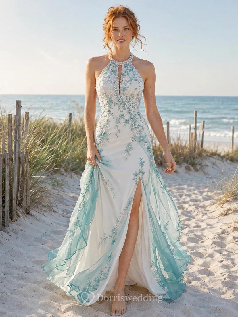 Türkisfarbenes A-Linien-Brautkleid aus Chiffon mit Neckholder und Schlitz im Boho-Stil für den Strand.