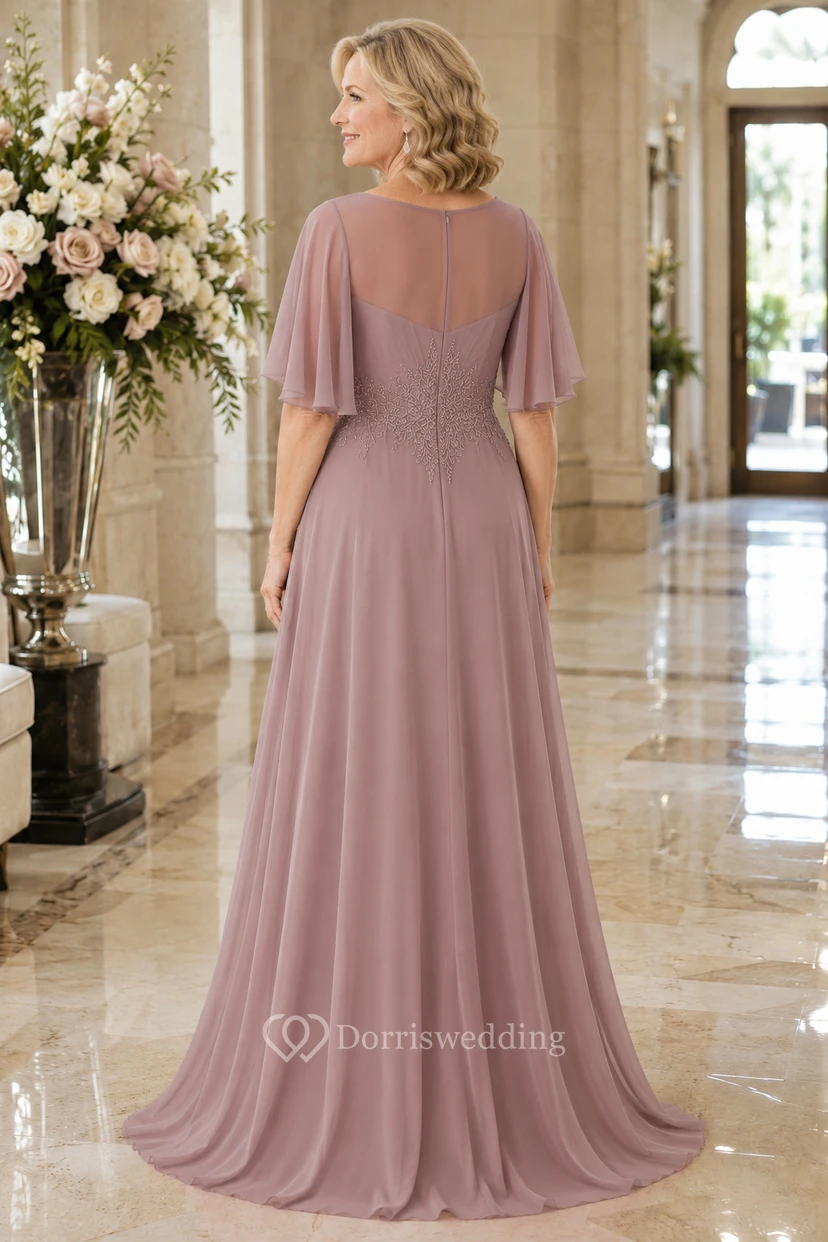 Robe mère en mousseline illusion rose poudré, coupe trapèze, avec manches cape flottantes view 2