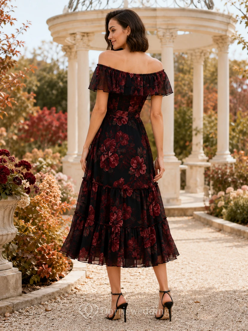 Vestido midi negro burdeos con estampado floral, hombros descubiertos y volantes escalonados para invitadas. view 2