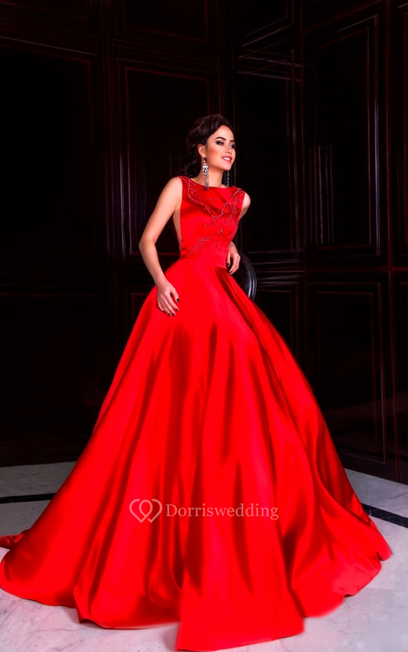 Robe trapèze à col montant et manches courtes en satin plissé ornée de perles et de fermeture éclair