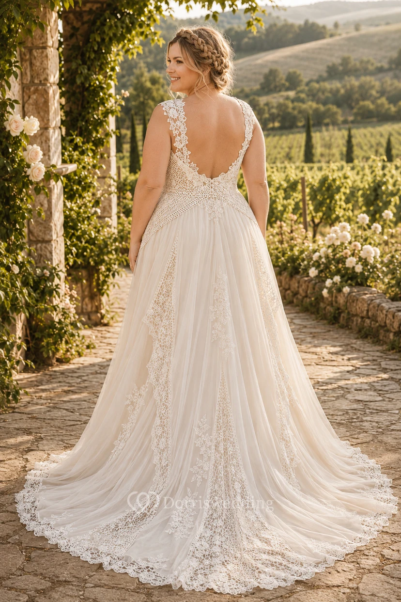 Robe de mariée grande taille en dentelle et tulle, coupe trapèze, décolleté cœur et bretelles view 2