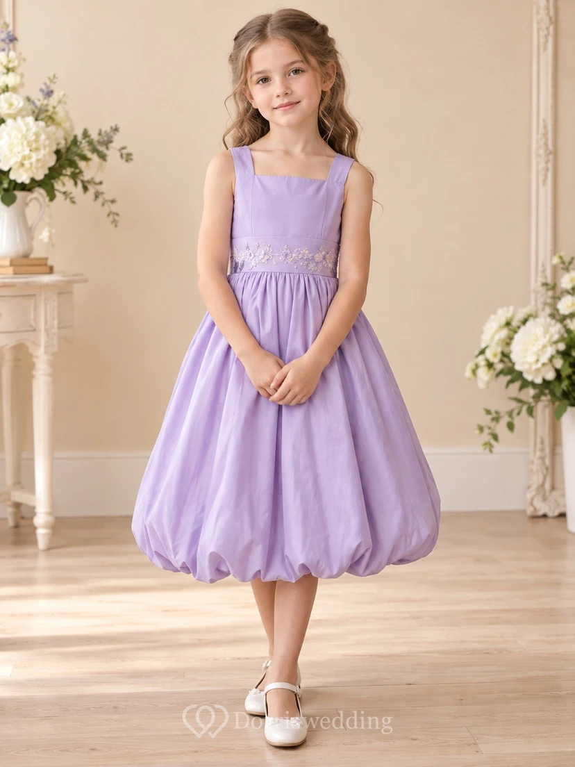 Lavendelfarbenes, knielanges, ärmelloses Baumwollkleid mit eckigem Ausschnitt und Blumenmuster, tailliert, für Blumenmädchen