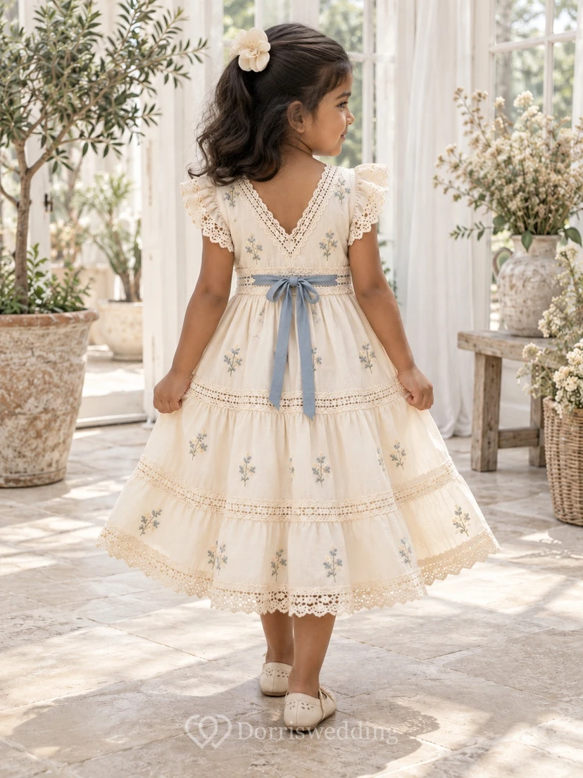 Boho-Kleid für Blumenmädchen, elfenbeinfarben, sommerlich, A-Linie, Teelänge, V-Ausschnitt, Spitzenbesatz, blauer Schärpe view 2