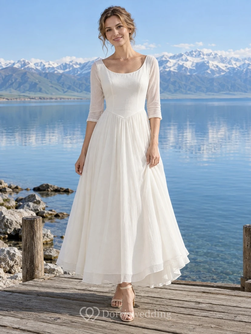 Vestido de novia sencillo de corte A con escote redondo y mangas tres cuartos hasta los tobillos
