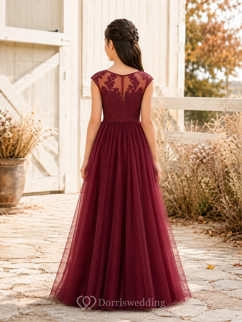 Robe de demoiselle d'honneur junior bordeaux, coupe trapèze, manches courtes, dentelle et tulle ornés de fleurs, style romantique view 2