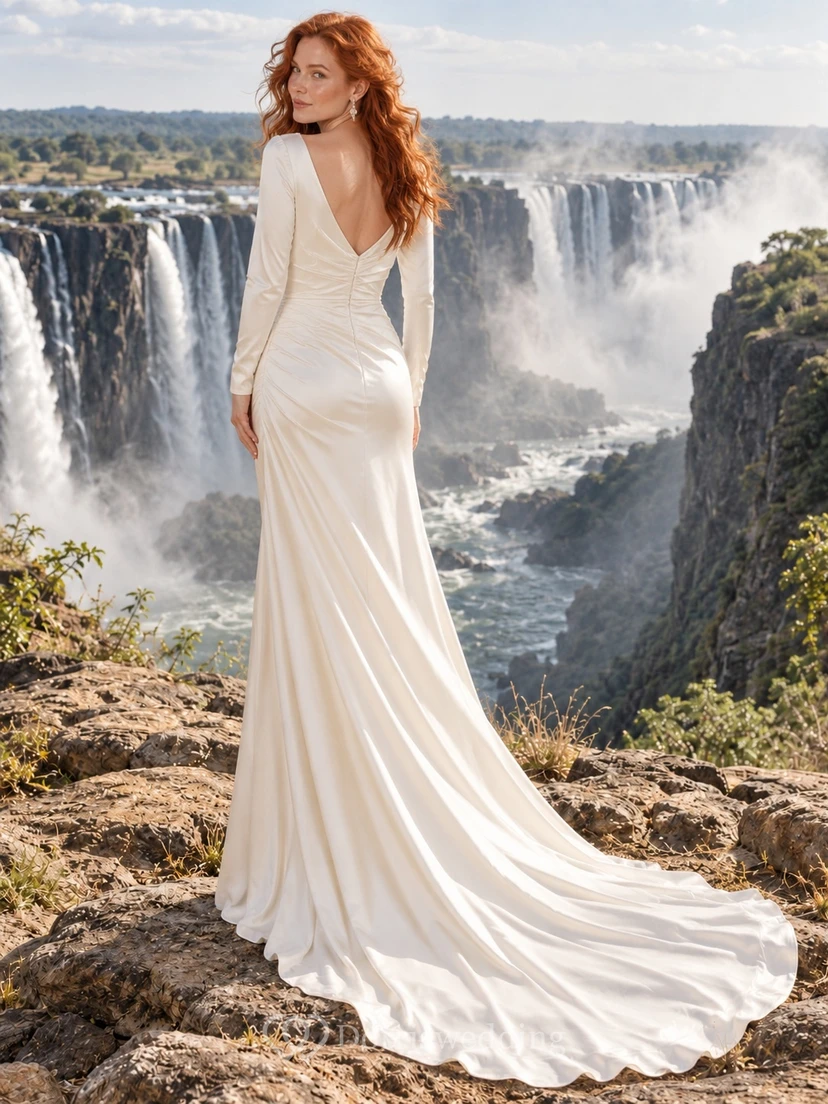 Vestido de novia sencillo de satén con escote en V, manga larga, corpiño drapeado y espalda descubierta. view 2