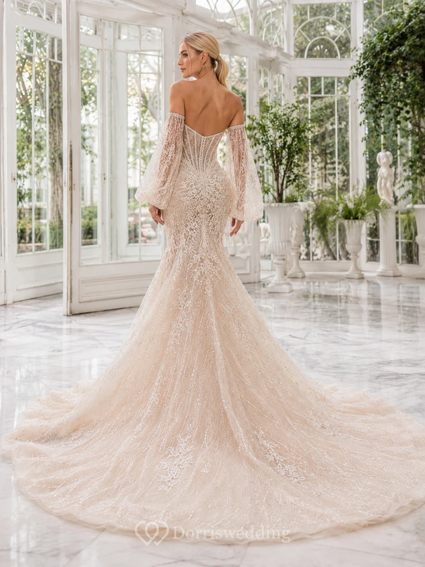 Robe de mariée sirène à encolure cœur, manches longues transparentes, dentelle superposée et traîne chapelle, ornée d'appliques, idéale pour une salle de bal. view 2