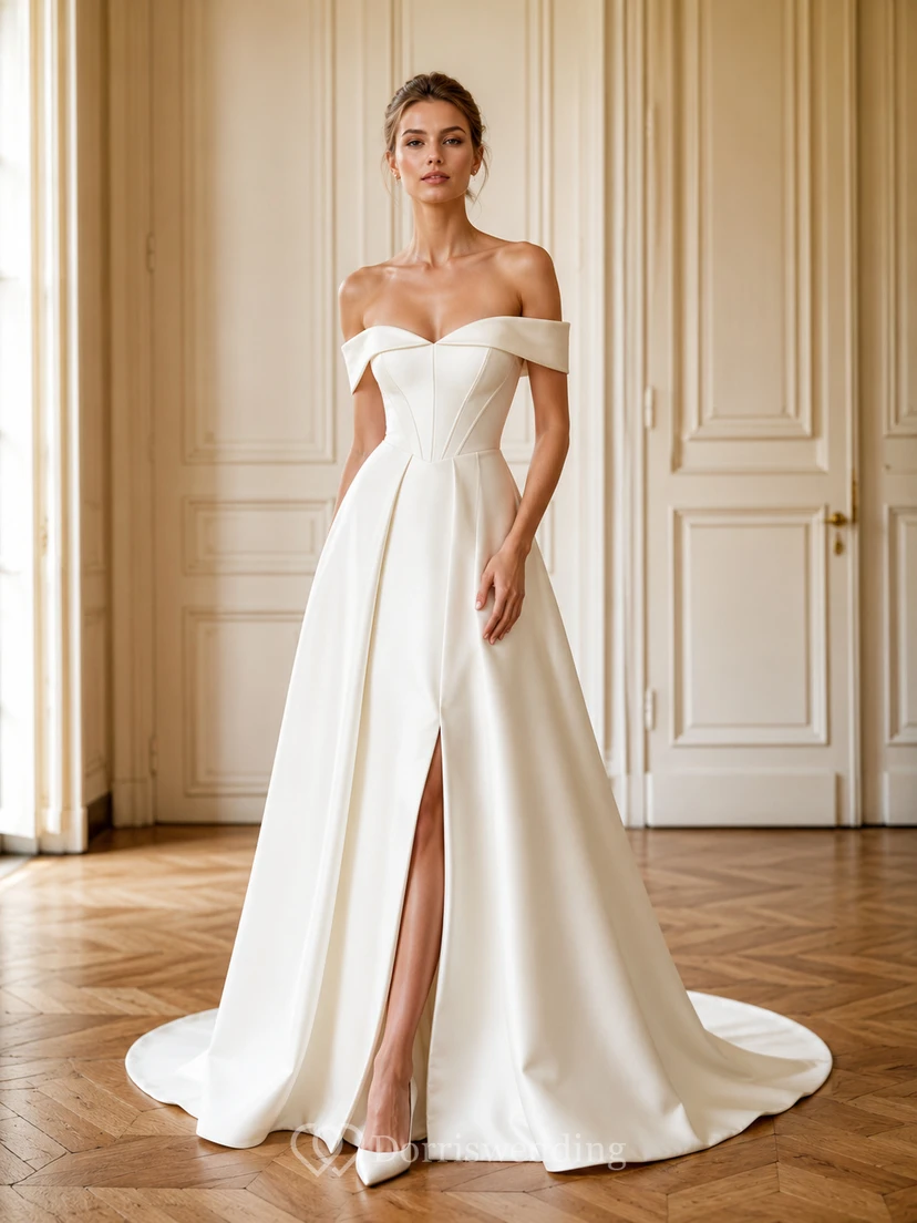 Elegantes Satin-Brautkleid mit schulterfreiem Oberteil, kurzen Ärmeln, A-Linie, Kapellenschleppe und Schlitz vorne – perfekt für eine Gartenhochzeit