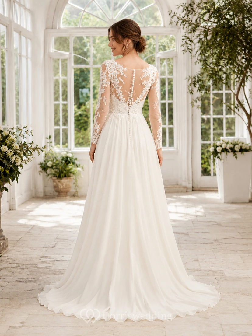 Robe de mariée romantique en mousseline de soie, coupe trapèze, décolleté plongeant en V et manches longues en dentelle. view 2