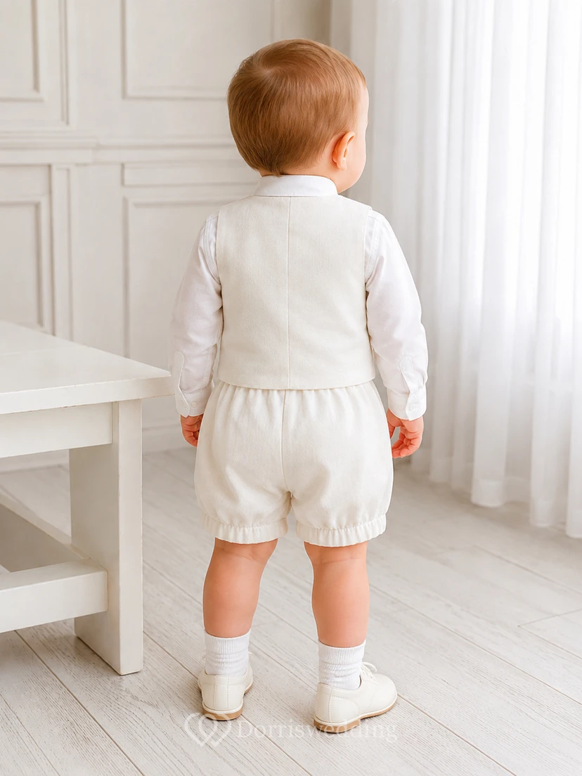 Traje de bautizo para bebé niño, color marfil, chaleco abotonado, manga larga, pantalón corto tipo burbuja. view 2