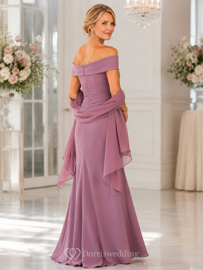 Robe fourreau en mousseline à épaules dénudées et manches mi-longues avec cape view 2
