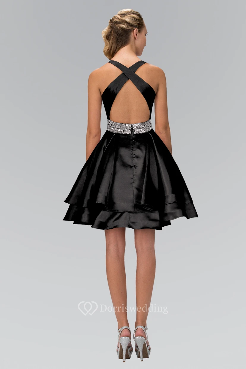 Robe trapèze courte à col rond sans manches, bretelles en satin, bijoux de taille et volants view 2