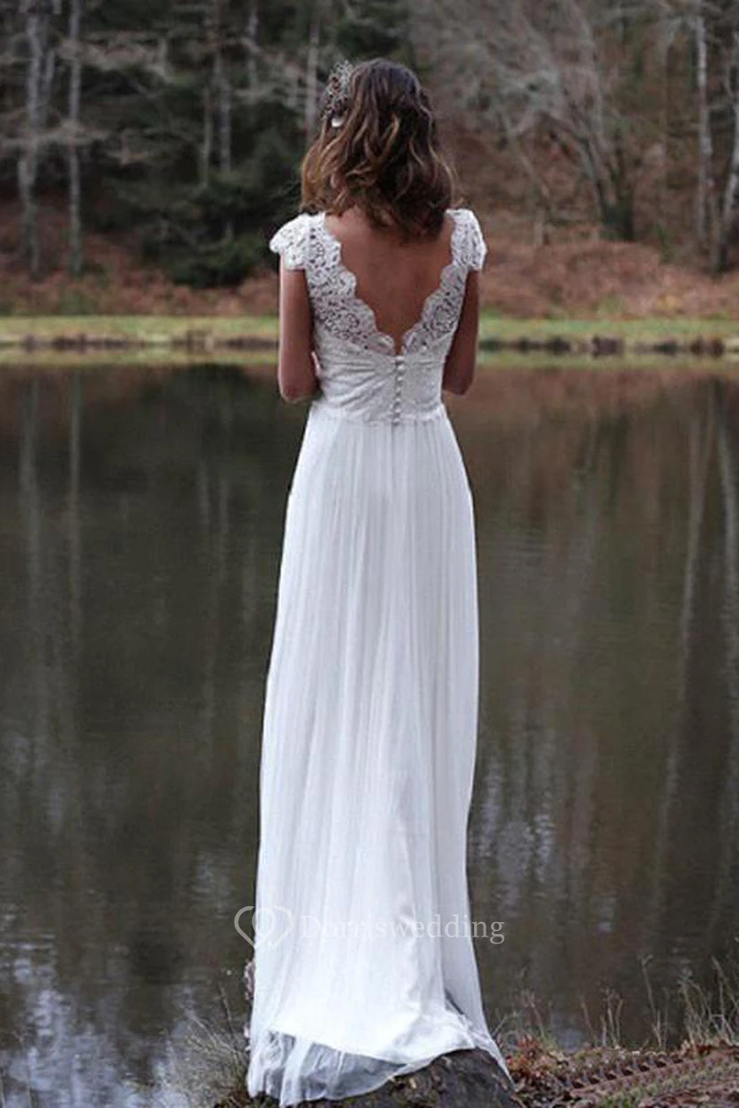 Ätherisches, figurbetontes Brautkleid aus Chiffon und plissierter Spitze view 2