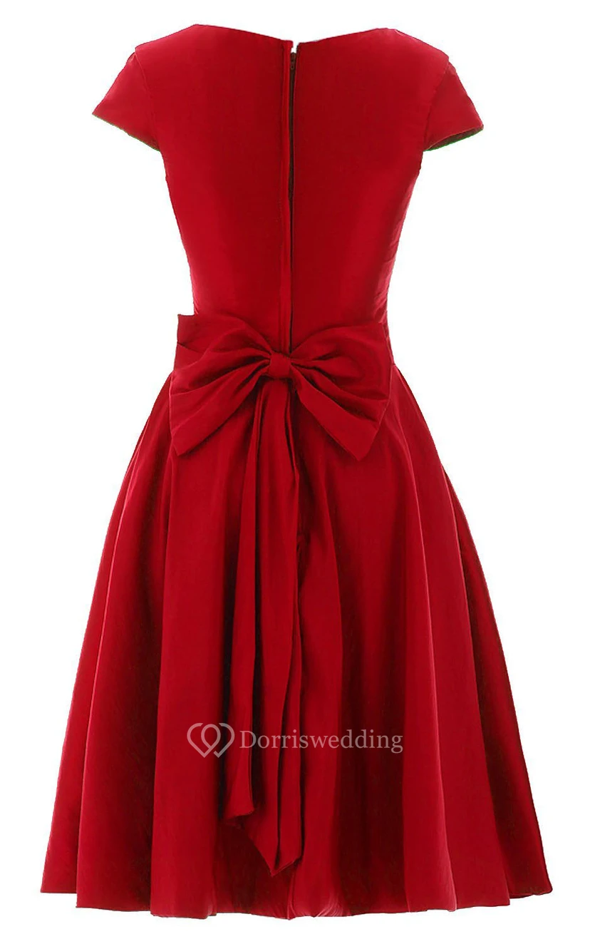 Kurzärmeliges, knielanges, plissiertes Chiffonkleid mit Schleife view 8