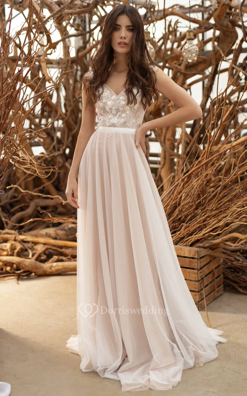 Brautkleid im Empire-Stil aus Tüll mit V-Ausschnitt, Perlenbesatz und Applikationen view 2
