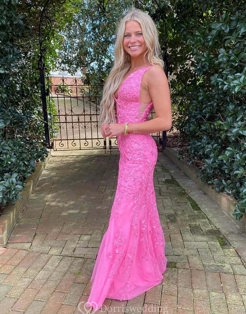 Vestido negro con escote pronunciado y corsé de encaje view 5