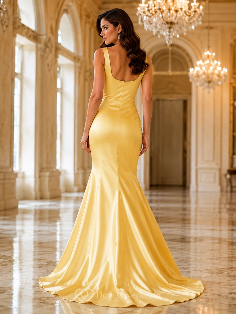 Vestido de novia moderno de satén color amarillo dorado con escote cuadrado y cola larga estilo sirena. view 2