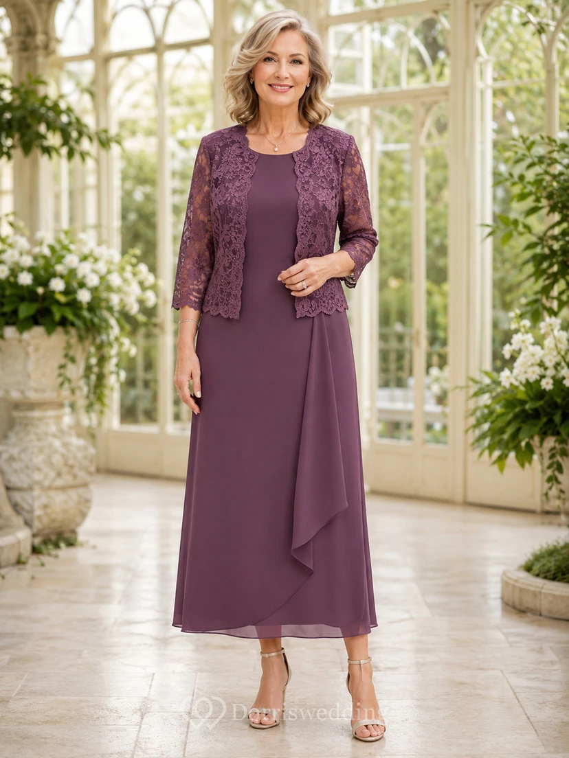 Elegantes, romantisches, abnehmbares Spitzenjäckchen, asymmetrisch drapiertes Chiffonkleid in Teelänge in Pflaumenfarbe – perfekt für die Mutter der Braut.