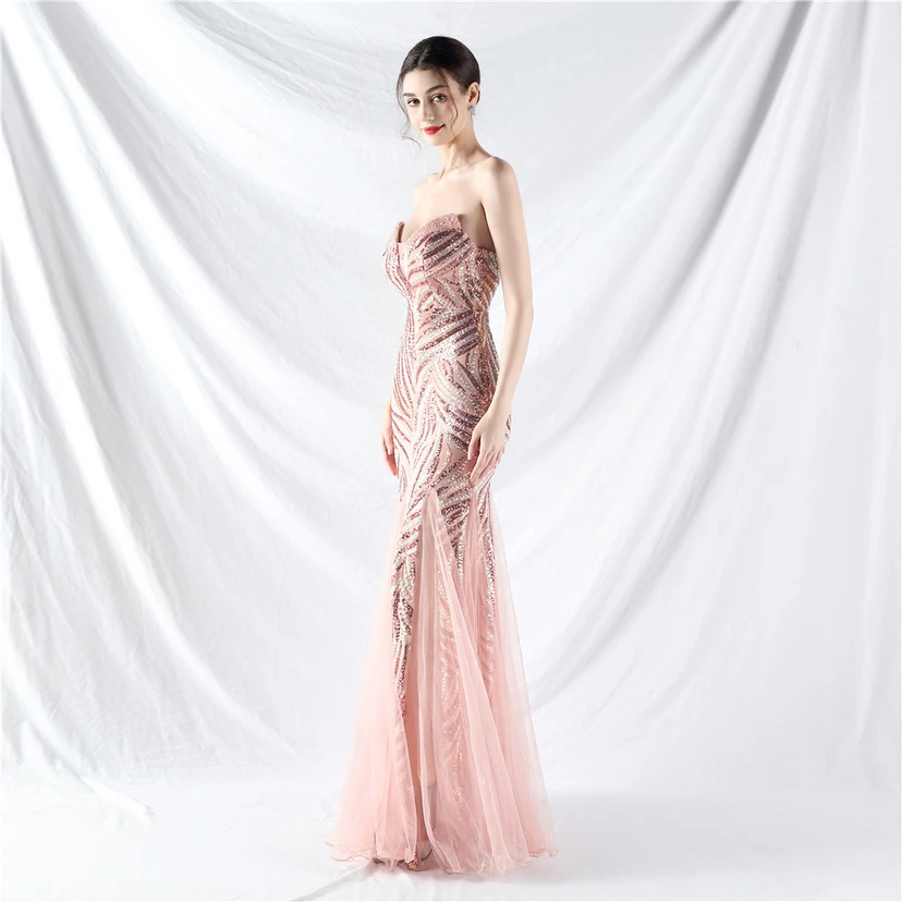 Schwer gearbeitetes, perlenbesetztes Abendkleid aus Netzgewebe mit superdichter Paillettenbesatz view 21