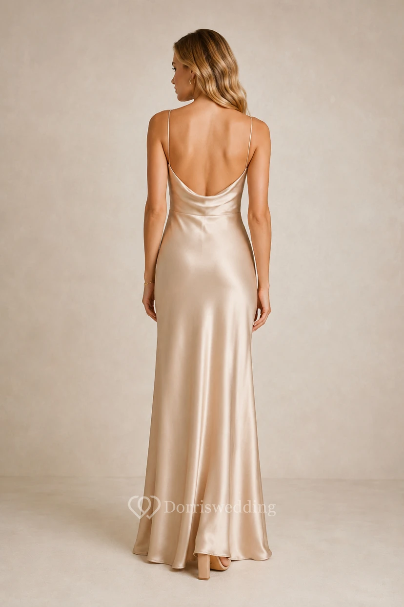 Robe de soirée fourreau en satin champagne, col bénitier, sans manches et fente, longueur au sol view 2