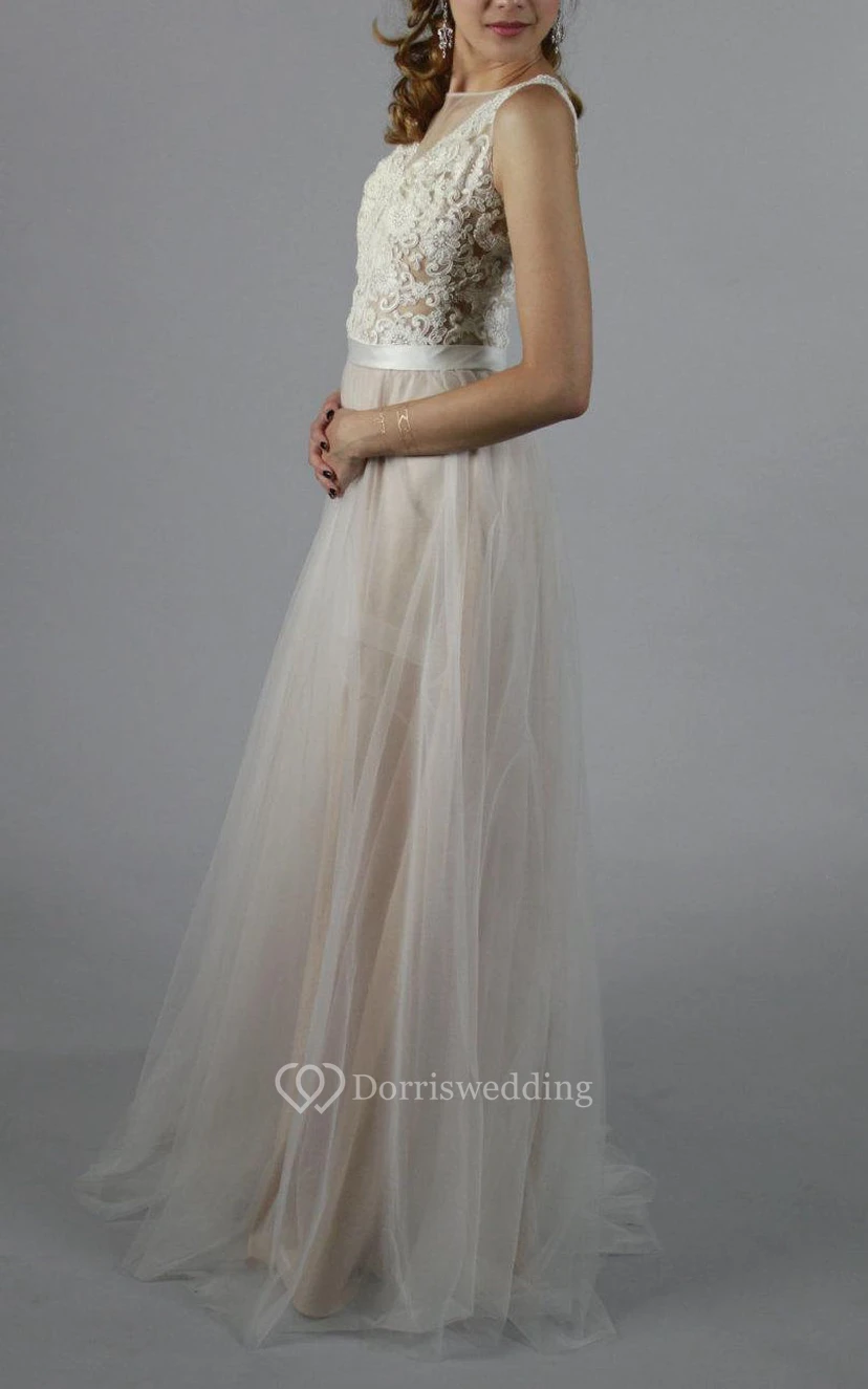 Vestido de tul y encaje con apliques view 3
