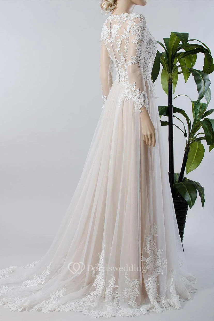 Robe de mariée vintage plissée en tulle, coupe trapèze, col en V, manches longues illusion, dentelle appliquée, tulle et dentelle, robe de mariée trapèze à manches longues plissée. view 13