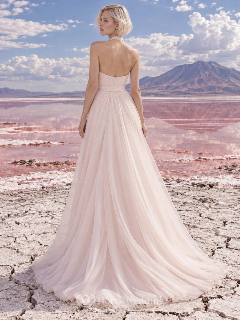 Vestido de novia sencillo de gasa rosa empolvado con cuello alto, escote halter y corte en A. view 2