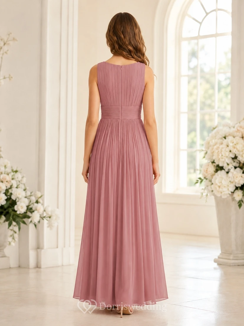 Vestido de dama de honor juvenil color rosa empolvado, corte en A, cuadrado, sin mangas, plisado, sencillo. view 2