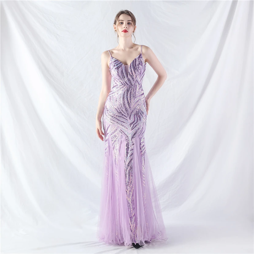 Paillettenbesetztes Abendkleid aus Netzstoff und Trägern view 74