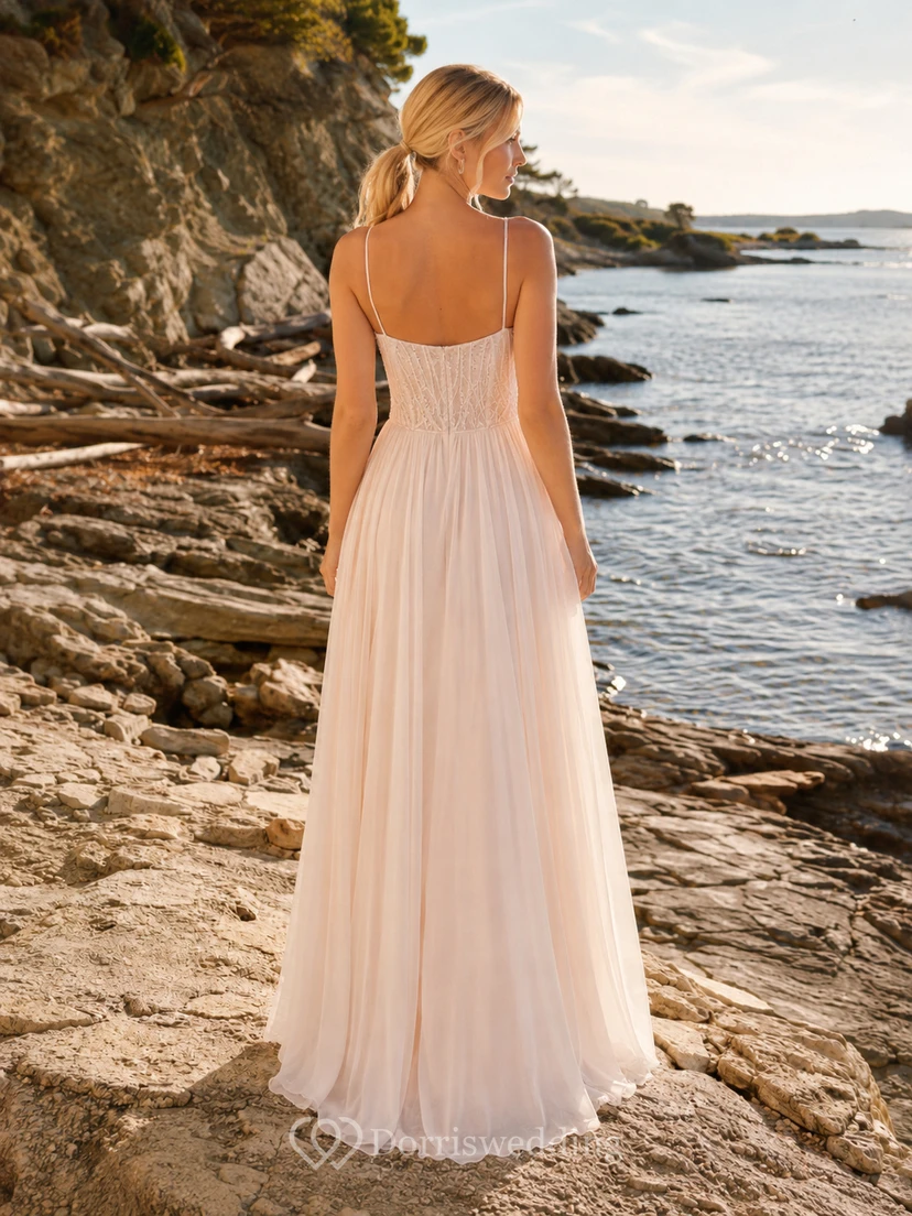 Spaghettiträger-Kleid aus rosafarbenem Tüll für eine romantische Hochzeit an der felsigen Küste view 2