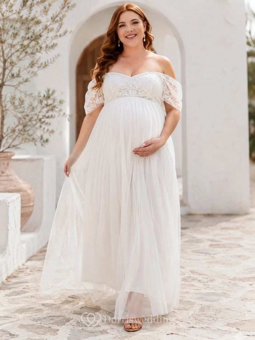 Weißes Umstandskleid in Übergröße mit schulterfreiem Oberteil aus Chiffon und Empire-Stil