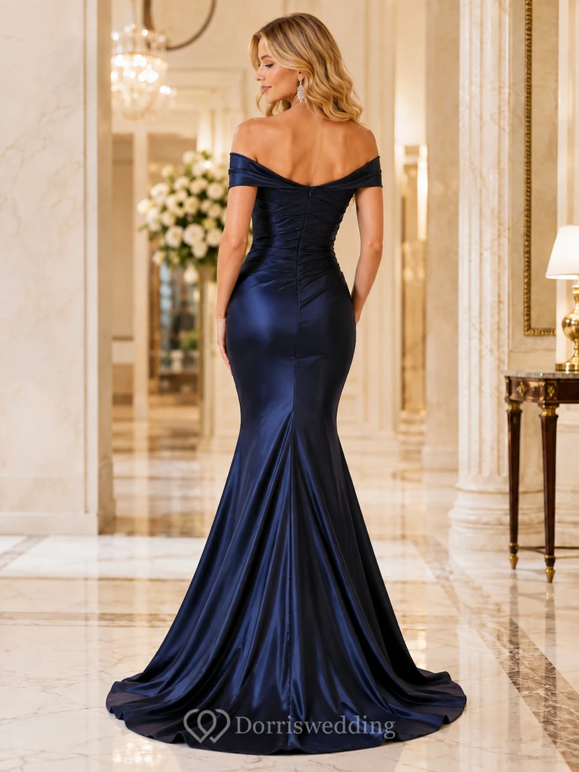 Elegantes, dunkelblaues, schulterfreies Meerjungfrauenkleid aus Satin mit Raffungen und Herzausschnitt view 2